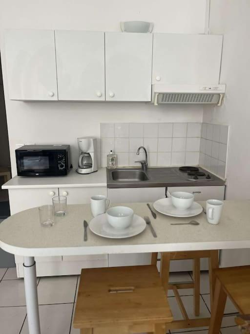 Le Monnai Apartment Nimes Bagian luar foto