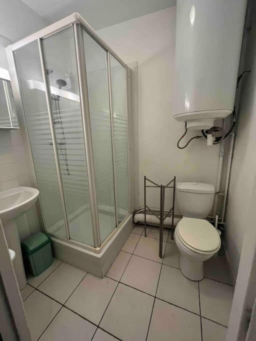 Le Monnai Apartment Nimes Bagian luar foto