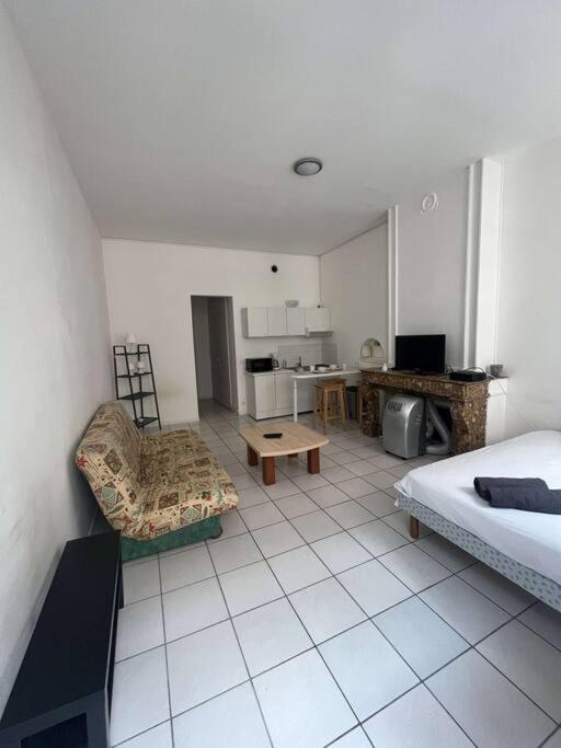 Le Monnai Apartment Nimes Bagian luar foto